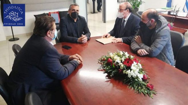 &Omicron;&iota; &epsilon;&upsilon;&chi;&alpha;&rho;&iota;&sigma;&tau;ί&epsilon;&sigmaf; &tau;&omicron;&upsilon; &Kappa;&Tau;&Epsilon;&Lambda; &sigma;&tau;&eta; &delta;&eta;&mu;&omicron;&tau;&iota;&kappa;ή &alpha;&rho;&chi;ή &Tau;&rho;ί&pi;&omicron;&lambda;&eta;&sigmaf;