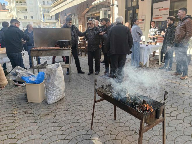 Τρίπολη | "Τσίκνισμα" στον πεζόδρομο Δεληγιάννη (εικόνες)