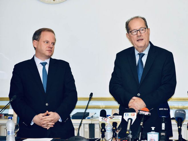 &Pi;&epsilon;&tau;&rho;ά&kappa;&omicron;&sigmaf;: &laquo;&Delta;&epsilon;&nu; &epsilon;ί&pi;&epsilon; &tau;ί&pi;&omicron;&tau;&alpha; &kappa;&alpha;&iota;&nu;&omicron;ύ&rho;&gamma;&iota;&omicron; &omicron; &kappa;. &Kappa;&alpha;&rho;&alpha;&mu;&alpha;&nu;&lambda;ή&sigmaf; &alpha;&pi;ό &tau;&eta;&nu; &Tau;&rho;ί&pi;&omicron;&lambda;&eta;&raquo;