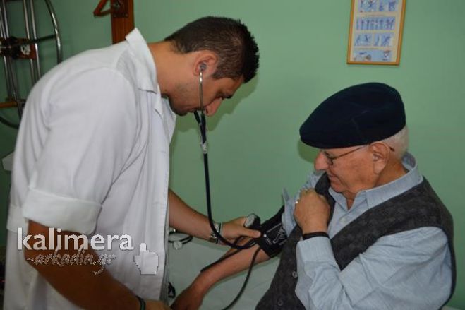 ΚΑΠΗ - Ηλικιωμένοι εμβολιάστηκαν για τη γρίπη στην Τρίπολη (vd)