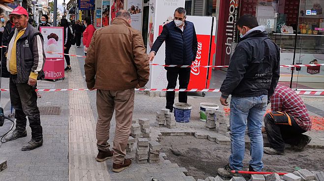 &Xi;&epsilon;&kappa;ά&theta;&alpha;&rho;&omicron;&sigmaf; &omicron; &Tau;&zeta;&iota;&omicron;ύ&mu;&eta;&sigmaf;: &laquo;&Delta;&epsilon;&nu; &pi;&alpha;&rho;&alpha;&lambda;&alpha;&mu;&beta;ά&nu;&omicron;&upsilon;&mu;&epsilon; &kappa;&alpha;&iota; &delta;&epsilon;&nu; &pi;&lambda;&eta;&rho;ώ&nu;&omicron;&upsilon;&mu;&epsilon; &kappa;&alpha;&nu;έ&nu;&alpha; έ&rho;&gamma;&omicron; &mu;&epsilon; &kappa;&alpha;&kappa;&omicron;&tau;&epsilon;&chi;&nu;ί&epsilon;&sigmaf;. &Sigma;&epsilon;&beta;ό&mu;&alpha;&sigma;&tau;&epsilon; &tau;&omicron; &delta;&eta;&mu;ό&sigma;&iota;&omicron; &chi;&rho;ή&mu;&alpha;&raquo; (vd)