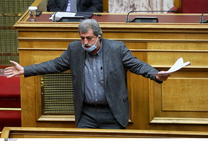 Πολάκης: "Πλεύρη, βρες τρύπα να κρυφτείς, μην απολύσεις κανέναν υγειονομικό"
