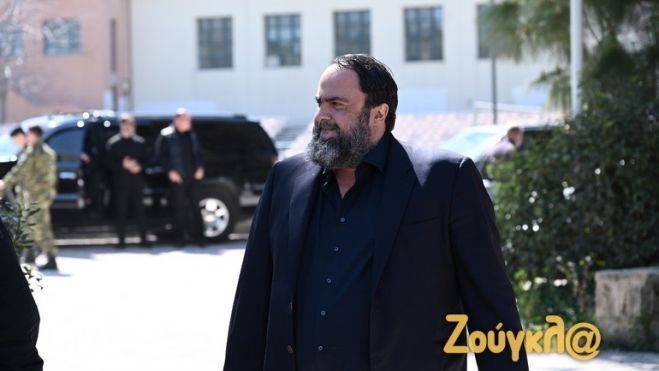 &Chi;&upsilon;&delta;&alpha;ί&alpha; &phi;&rho;&alpha;&sigma;&epsilon;&omicron;&lambda;&omicron;&gamma;ί&alpha; &Mu;&alpha;&rho;&iota;&nu;ά&kappa;&eta; &kappa;&alpha;&tau;ά &delta;&eta;&mu;&omicron;&sigma;&iota;&omicron;&gamma;&rho;ά&phi;&omega;&nu;: &laquo;Ό&lambda;&alpha; &tau;&alpha; &sigma;&kappa;@&tau;ά &mu;&alpha;&zeta;&epsilon;&mu;έ&nu;&alpha;&raquo;