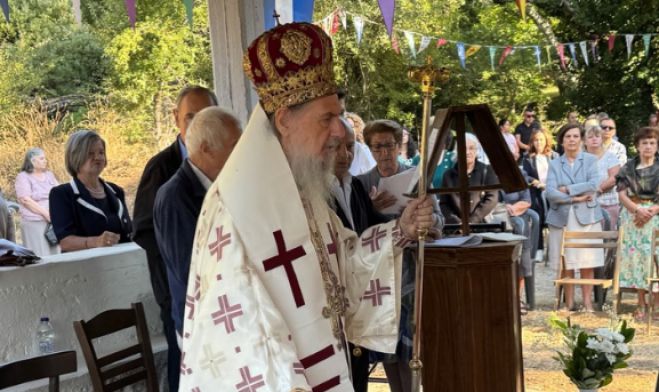 Στο ταπεινό εκκλησάκι της Παναγίας, λίγο έξω από τη Δημητσάνα, ο Μητροπολίτης Ιάκωβος (εικόνες)