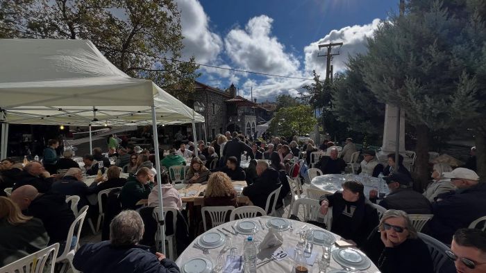 Μέλι και καρύδια στο επίκεντρο γιορτής με πολύ κόσμο στο Ροεινό! (εικόνες)