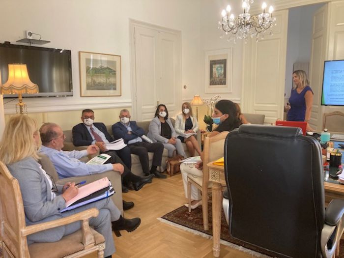 &Sigma;&upsilon;&nu;ά&nu;&tau;&eta;&sigma;&eta; &Nu;ί&kappa;&alpha; &mu;&epsilon; &sigma;&tau;&epsilon;&lambda;έ&chi;&eta; &tau;&omicron;&upsilon; &Pi;&alpha;&nu;&epsilon;&pi;&iota;&sigma;&tau;&eta;&mu;ί&omicron;&upsilon; &Pi;&epsilon;&iota;&rho;&alpha;&iota;ώ&sigmaf;