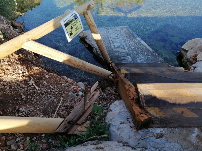 &Beta;&alpha;&nu;&delta;&alpha;&lambda;&iota;&sigma;&mu;&omicron;ί  &pi;&epsilon;&rho;&iota;&omicron;&chi;ή &tau;&eta;&sigmaf; &lambda;&iota;&mu;&nu;&omicron;&theta;ά&lambda;&alpha;&sigma;&sigma;&alpha;&sigmaf; &tau;&omicron;&upsilon; &Mu;&omicron;&upsilon;&sigma;&tau;&omicron;ύ (&epsilon;&iota;&kappa;ό&nu;&epsilon;&sigmaf;)