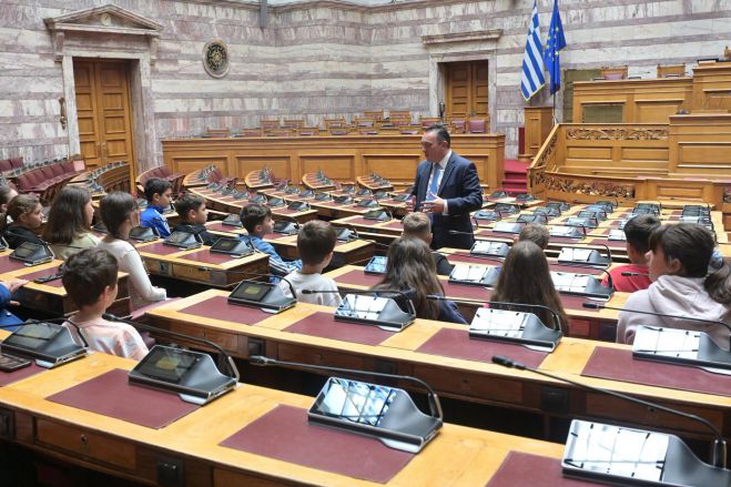 Παιδιά του Δημοτικού Σχολείου Τυροσαπουνακαίικων υποδέχθηκε στη Βολυή ο Κώστας Βλάσης (εικόνες)
