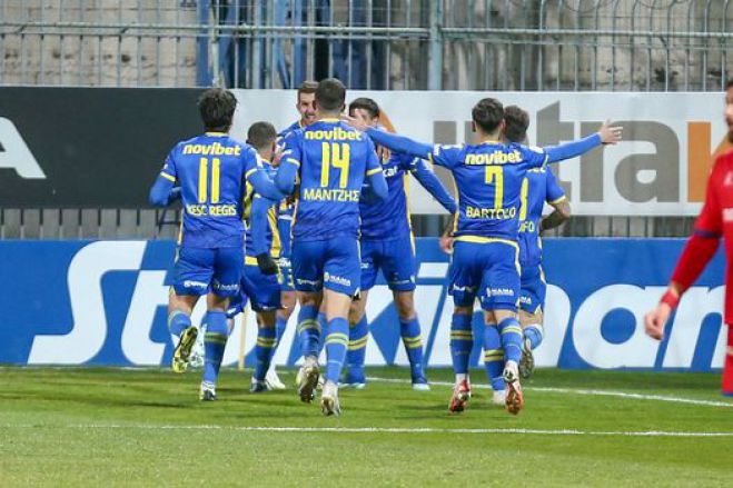 &laquo;&Alpha;&pi;ό &mu;&eta;&chi;&alpha;&nu;ή&sigmaf; &Theta;&epsilon;ό&sigmaf;&raquo; &omicron; &Mu;&iota;&rho;&iota;&tau;έ&lambda;&omicron; &sigma;&tau;&eta;&nu; &Tau;&rho;ί&pi;&omicron;&lambda;&eta;