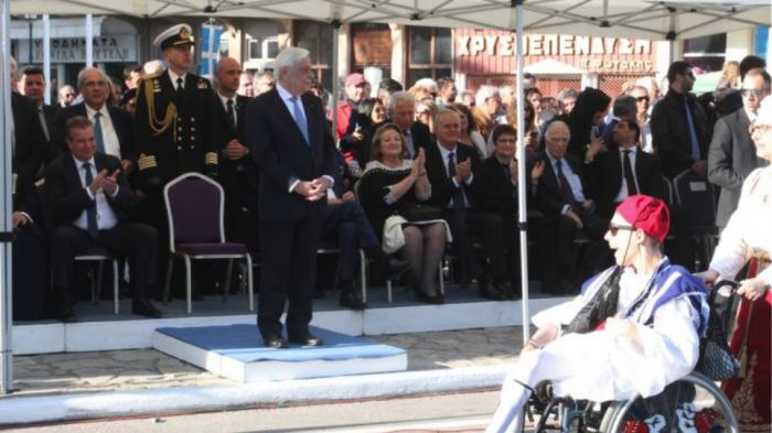 Με το εμβατήριο «Μακεδονία Ξακουστή» έκλεισε η παρέλαση στην Καλαμάτα υπό το βλέμμα του Προέδρου της Δημοκρατίας (vd)