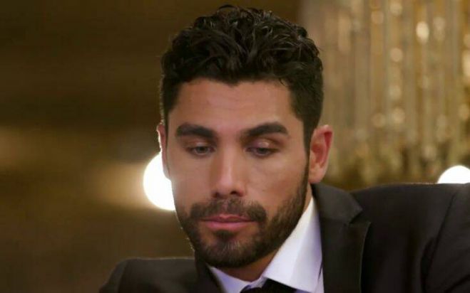 The Bachelor - &Alpha;&nu;&alpha;&tau;&rho;&omicron;&pi;ή &mu;&epsilon; &delta;&iota;&pi;&lambda;ή &alpha;&pi;&omicron;&chi;ώ&rho;&eta;&sigma;&eta;