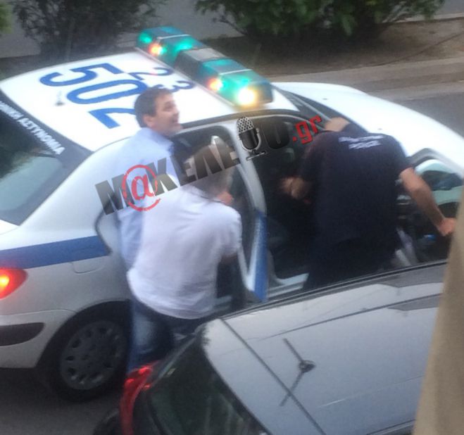 Επεισοδιακή σύλληψη του Στέφανου Χίου έξω από το &quot;Μακελειό&quot;! (εικόνες)