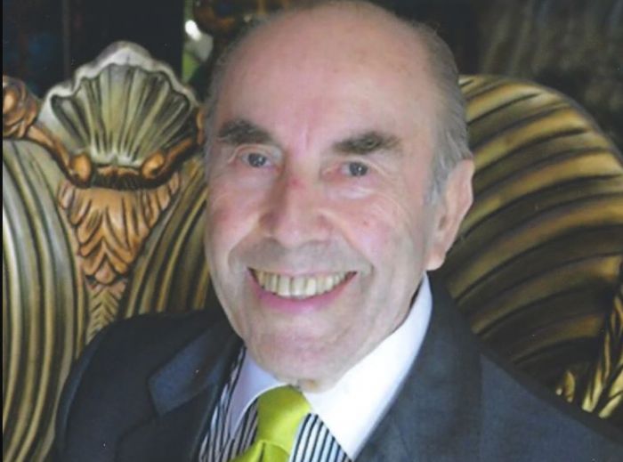 &Delta;&eta;&mu;&omicron;&sigma;&theta;έ&nu;&eta;&sigmaf; &Sigma;&omega;&tau;&eta;&rho;ό&pi;&omicron;&upsilon;&lambda;&omicron;&sigmaf;: "&Alpha;&pi;&epsilon;&beta;ί&omega;&sigma;&epsilon; &tau;&omicron; "&gamma;&epsilon;&lambda;&alpha;&sigma;&tau;ό &pi;&alpha;&iota;&delta;ί", &omicron; &Gamma;&iota;ώ&rho;&gamma;&omicron;&sigmaf; &Tau;&sigma;&omicron;&upsilon;&tau;&sigma;ά&nu;&eta;&sigmaf;"