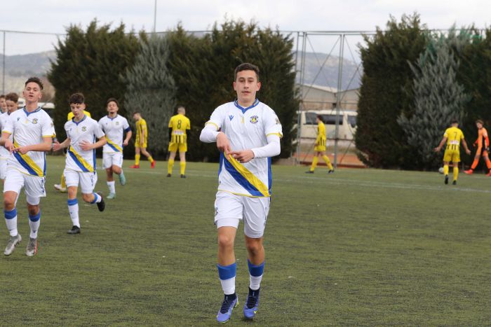 &Nu;&epsilon;&alpha;&rho;ό&sigmaf; &pi;&alpha;ί&chi;&tau;&eta;&sigmaf; &tau;&omicron;&upsilon; &Alpha;&sigma;&tau;έ&rho;&alpha; &Tau;&rho;ί&pi;&omicron;&lambda;&eta;&sigmaf; &alpha;&phi;&iota;έ&rho;&omega;&sigma;&epsilon; &tau;&omicron; &gamma;&kappa;&omicron;&lambda; &tau;&omicron;&upsilon; &sigma;&tau;&eta; &mu;&nu;ή&mu;&eta; &tau;&omicron;&upsilon; Ά&lambda;&kappa;&eta; ...