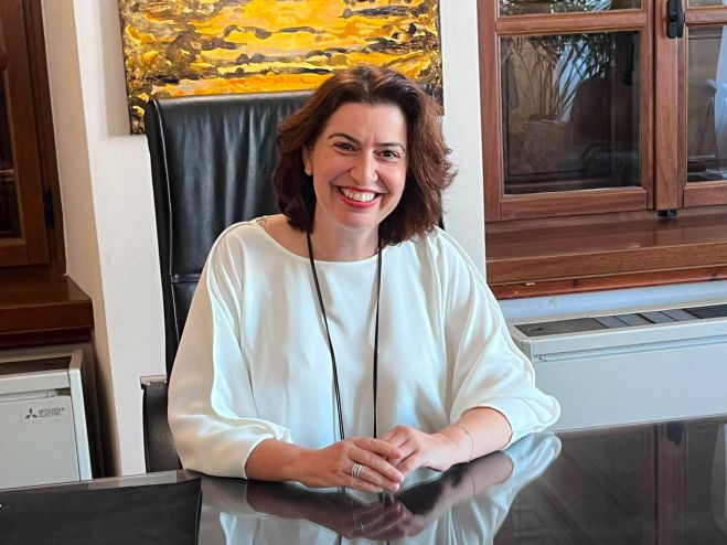 &Sigma;&omicron;&phi;ί&alpha; &Zeta;&upsilon;&gamma;ά (&Pi;&rho;ύ&tau;&alpha;&nu;&eta;&sigmaf; &tau;&omicron;&upsilon; &Pi;&alpha;&nu;&epsilon;&pi;&iota;&sigma;&tau;&eta;&mu;ί&omicron;&upsilon; &Pi;&epsilon;&lambda;&omicron;&pi;&omicron;&nu;&nu;ή&sigma;&omicron;&upsilon;): "&Tau;&omicron; ό&rho;&alpha;&mu;&alpha; &mu;&omicron;&upsilon; &epsilon;ί&nu;&alpha;&iota; έ&nu;&alpha; &Pi;&alpha;&nu;&epsilon;&pi;&iota;&sigma;&tau;ή&mu;&iota;&omicron; &gamma;&iota;&alpha; &tau;&eta;&nu; &kappa;&omicron;&iota;&nu;&omega;&nu;ί&alpha; &kappa;&alpha;&iota; &tau;&omicron;&nu; ά&nu;&theta;&rho;&omega;&pi;&omicron;" (vid)