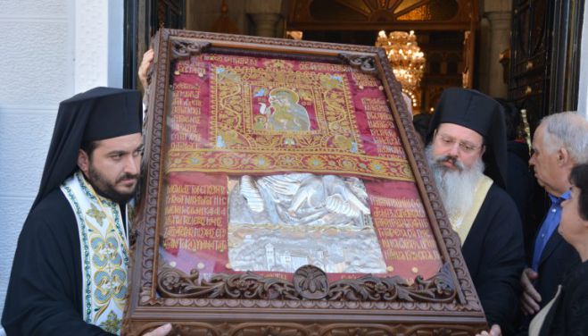 &Eta; &Tau;&rho;ί&pi;&omicron;&lambda;&eta; &xi;&epsilon;&pi;&rho;&omicron;&beta;ό&delta;&iota;&sigma;&epsilon; &tau;&eta;&nu; &Pi;&alpha;&nu;&alpha;&gamma;ί&alpha; &tau;&omicron;&upsilon; &Kappa;ύ&kappa;&kappa;&omicron;&upsilon; (&epsilon;&iota;&kappa;ό&nu;&epsilon;&sigmaf;)