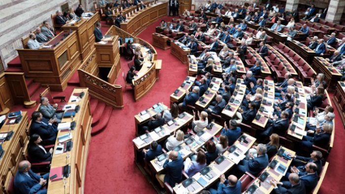 Υπερψηφίστηκε από ΝΔ και Ελληνική Λύση η κατάργηση του ασύλου - «Παρών» το ΚΙΝΑΛ, καταψήφισε το ΚΚΕ, απουσίαζαν ΣΥΡΙΖΑ, ΜέΡΑ25