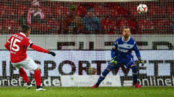 Η γκολάρα του Πάμπλο Ντε Μπλάσις στην Bundesliga! (vd)