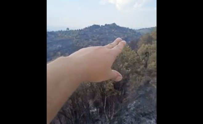 Συνεχίζονται οι ρίψεις νερού για να σβήσει η φωτιά έξω από το Καλλιάνι (vd)