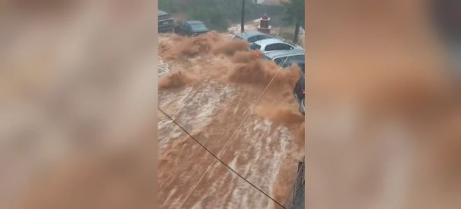 &Pi;&lambda;&eta;&mu;&mu;ύ&rho;&epsilon;&sigmaf; &sigma;&tau;&eta; &Mu;ά&nu;&eta; | Έ&pi;&epsilon;&sigma;&alpha;&nu; 140 &tau;ό&nu;&omicron;&iota; &nu;&epsilon;&rho;&omicron;ύ &alpha;&nu;ά &sigma;&tau;&rho;έ&mu;&mu;&alpha; &ndash; &Gamma;&upsilon;&nu;&alpha;ί&kappa;&alpha; &tau;&rho;&alpha;&upsilon;&mu;&alpha;&tau;ί&sigma;&tau;&eta;&kappa;&epsilon; &alpha;&pi;ό &kappa;&epsilon;&rho;&alpha;&upsilon;&nu;ό