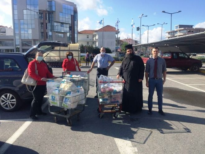 Τρίπολη | Εργαζόμενοι του Super Market &quot;Βασιλόπουλος&quot; πρόσφεραν τρόφιμα στο &quot;Καλάθι του Πτωχού Αδελφού&quot; (εικόνες)
