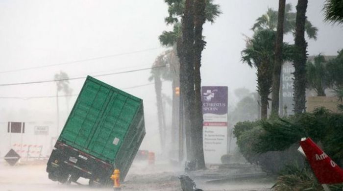 Ο πιο καταστροφικός τυφώνας της τελευταίας δεκαετίας &quot;χτυπά&quot; το Τέξας (vd)