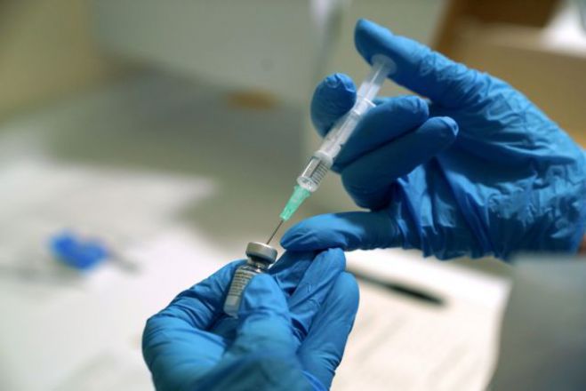 Covid | Ανοίγει σήμερα η πλατφόρμα των ραντεβού για το νέο εμβόλιο