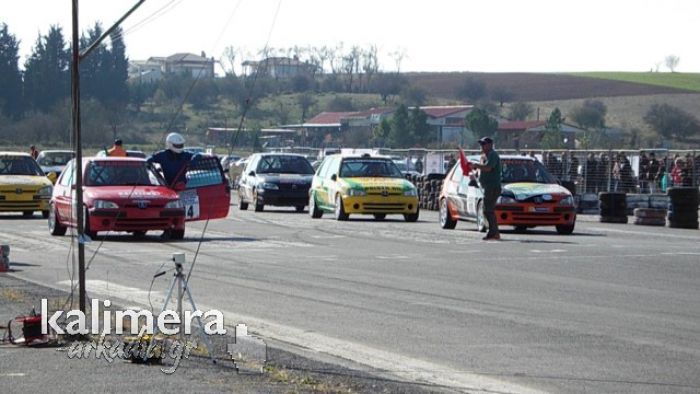 &Tau;&rho;ί&pi;&omicron;&lambda;&eta; | &Sigma;ή&mu;&epsilon;&rho;&alpha; &omicron; &alpha;&gamma;ώ&nu;&alpha;&sigmaf; &delta;&epsilon;&xi;&iota;&omicron;&tau;&epsilon;&chi;&nu;ί&alpha;&sigmaf; &alpha;&upsilon;&tau;&omicron;&kappa;&iota;&nu;ή&tau;&omega;&nu;!