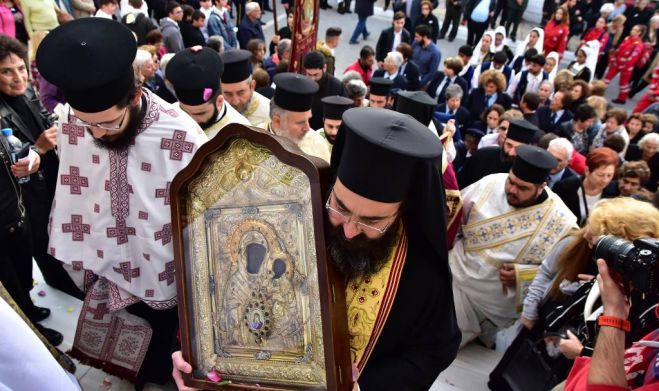 &Lambda;&alpha;&omicron;&theta;ά&lambda;&alpha;&sigma;&sigma;&alpha; &pi;&iota;&sigma;&tau;ώ&nu; &upsilon;&pi;&omicron;&delta;έ&chi;&tau;&eta;&kappa;&epsilon; &tau;&eta;&nu; &Epsilon;&iota;&kappa;ό&nu;&alpha; &tau;&eta;&sigmaf; &Pi;&alpha;&nu;&alpha;&gamma;ί&alpha;&sigmaf; Έ&lambda;&omega;&nu;&alpha;&sigmaf; (&alpha;&pi;ό &tau;&eta;&nu; &Alpha;&rho;&kappa;&alpha;&delta;ί&alpha;) &sigma;&tau;&alpha; &Chi;&alpha;&nu;&iota;ά!