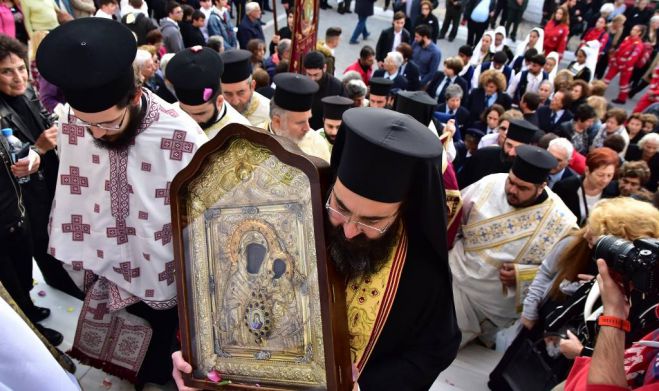 Λαοθάλασσα πιστών υποδέχτηκε την Εικόνα της Παναγίας Έλωνας (από την Αρκαδία) στα Χανιά!