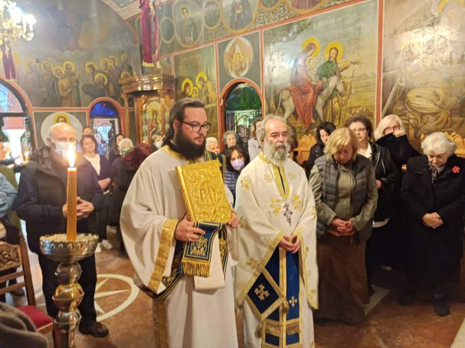 &Eta; &Alpha;&gamma;&rho;&upsilon;&pi;&nu;ί&alpha; &tau;&eta;&sigmaf; &Alpha;&gamma;ί&alpha;&sigmaf; &Sigma;&kappa;έ&pi;&eta;&sigmaf; &sigma;&tau;&eta;&nu; &Tau;&rho;ί&pi;&omicron;&lambda;&eta; (&epsilon;&iota;&kappa;ό&nu;&epsilon;&sigmaf;)