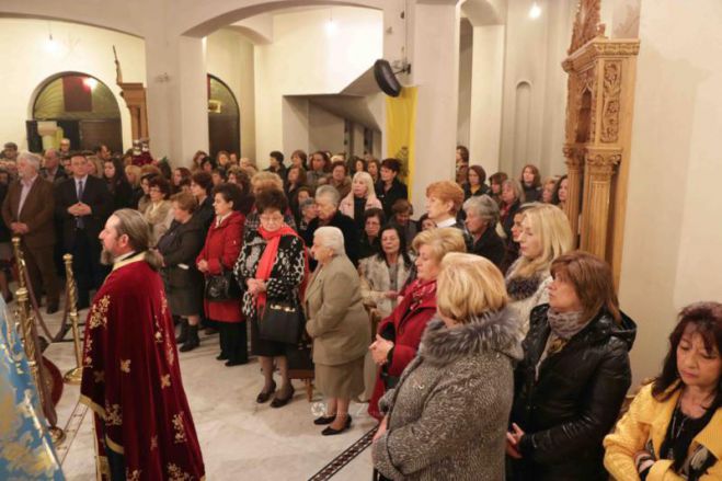 &Eta; &gamma;&iota;&omicron;&rho;&tau;ή &tau;&eta;&sigmaf; &Alpha;&gamma;ί&alpha;&sigmaf; &Alpha;&iota;&kappa;&alpha;&tau;&epsilon;&rho;ί&nu;&eta;&sigmaf; &sigma;&tau;&eta;&nu; &Tau;&rho;ί&pi;&omicron;&lambda;&eta; (&epsilon;&iota;&kappa;ό&nu;&epsilon;&sigmaf;)