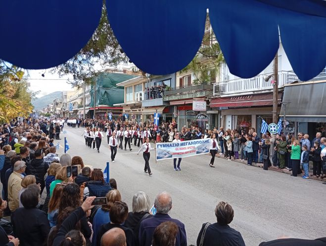 Η παρέλαση για την 28η Οκτωβρίου στην Μεγαλόπολη (εικόνες)