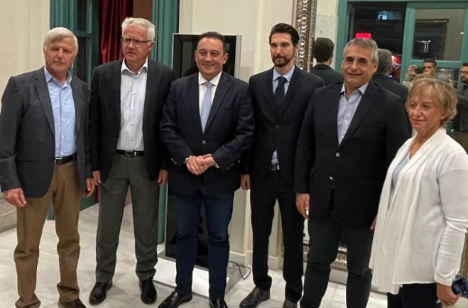 &Beta;&lambda;ά&sigma;&eta;&sigmaf;: "&Mu;&epsilon; &sigma;&upsilon;&gamma;&kappa;ί&nu;&eta;&sigma;&eta; &pi;&alpha;&rho;&alpha;&kappa;&omicron;&lambda;&omicron;&upsilon;&theta;ή&sigma;&alpha;&mu;&epsilon; &tau;&omicron; &nu;&tau;&omicron;&kappa;&iota;&mu;&alpha;&nu;&tau;έ&rho; &laquo;&Mu;&Nu;&Eta;&Mu;&Epsilon;&Sigma; &Alpha;&Pi;&Omicron; &Tau;&Iota;&Sigma; &Chi;&Alpha;&Mu;&Epsilon;&Nu;&Epsilon;&Sigma; &Pi;&Alpha;&Tau;&Rho;&Iota;&Delta;&Epsilon;&Sigma;&raquo; &sigma;&tau;&omicron; &gamma;&epsilon;&mu;ά&tau;&omicron; &Mu;&alpha;&lambda;&lambda;&iota;&alpha;&rho;&omicron;&pi;&omicron;ύ&lambda;&epsilon;&iota;&omicron; &theta;έ&alpha;&tau;&rho;&omicron;"