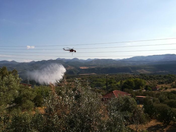 Υπό έλεγχο η φωτιά στα Κακουραίικα - Παραμένουν σε επιφυλακή οι δυνάμεις της Πυροσβεστικής