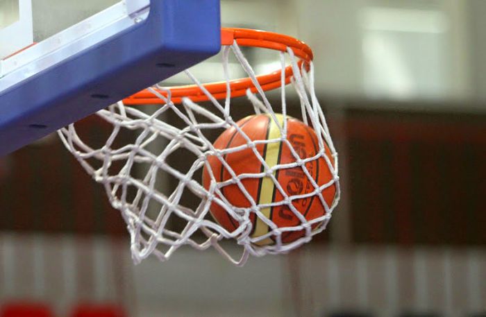 "&Chi;&rho;ώ&mu;&alpha;" &Alpha;&rho;&kappa;&alpha;&delta;&iota;&kappa;&omicron;ύ &sigma;&tau;&omicron; &tau;&omicron;&upsilon;&rho;&nu;&omicron;&upsilon;ά &laquo;&Pi;έ&tau;&rho;&omicron;&sigmaf; &Kappa;&alpha;&pi;&alpha;&gamma;έ&rho;&omega;&phi;&raquo;