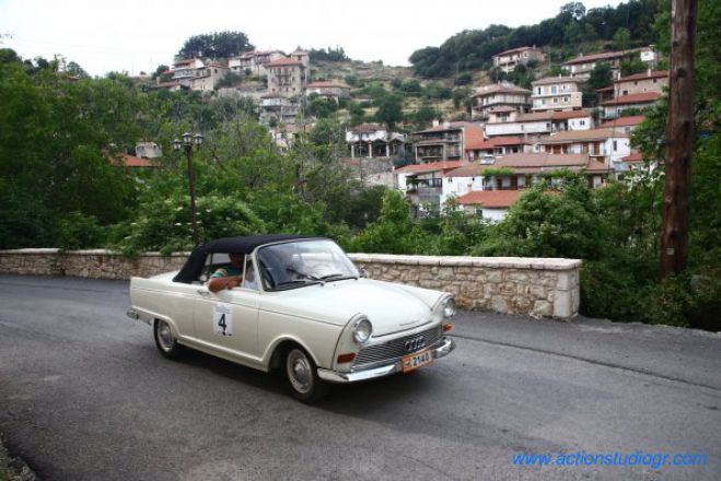 Εντυπωσιακό Rally με κλασσικά αυτοκίνητα στη Γορτυνία (εικόνες)