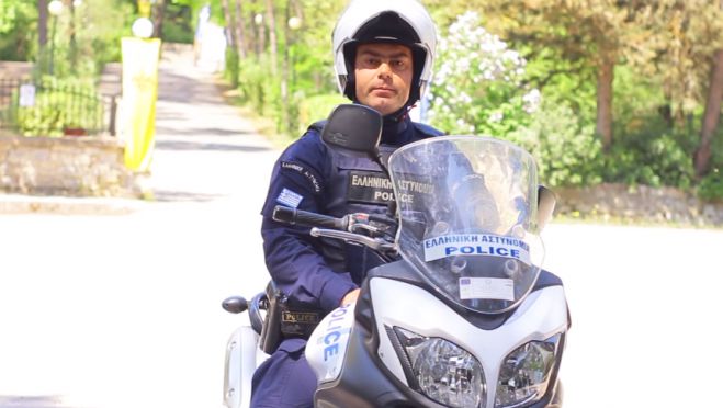 &Tau;&rho;ί&pi;&omicron;&lambda;&eta; | &Eta; &Epsilon;&lambda;&lambda;&eta;&nu;&iota;&kappa;ή &Alpha;&sigma;&tau;&upsilon;&nu;&omicron;&mu;ί&alpha; &kappa;&alpha;&lambda;&epsilon;ί &sigma;&tau;&eta;&nu; &epsilon;&theta;&epsilon;&lambda;&omicron;&nu;&tau;&iota;&kappa;ή &alpha;&iota;&mu;&omicron;&delta;&omicron;&sigma;ί&alpha; &gamma;&iota;&alpha; &pi;&alpha;&iota;&delta;&iota;ά &mu;&epsilon; &kappa;&alpha;&rho;&kappa;ί&nu;&omicron; (vd)