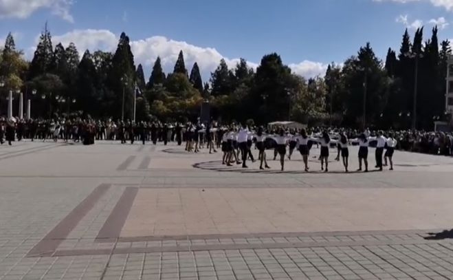 &Pi;&alpha;&rho;&alpha;&delta;&omicron;&sigma;&iota;&alpha;&kappa;&omicron;ί &chi;&omicron;&rho;&omicron;ί &gamma;&iota;&alpha; &tau;&eta;&nu; 28&eta; &Omicron;&kappa;&tau;&omega;&beta;&rho;ί&omicron;&upsilon; &sigma;&tau;&eta;&nu; &pi;&lambda;&alpha;&tau;&epsilon;ί&alpha; Ά&rho;&epsilon;&omega;&sigmaf;!