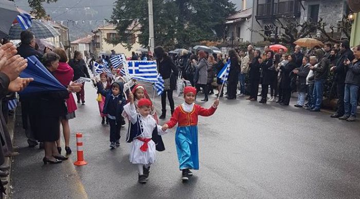 Η παρέλαση για την "25η Μαρτίου" στη Βυτίνα (εικόνες)