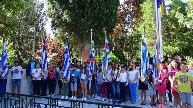 &Kappa;&alpha;&tau;ά&theta;&epsilon;&sigma;&eta; &sigma;&tau;&epsilon;&phi;ά&nu;&omega;&nu; &alpha;&pi;ό &sigma;&chi;&omicron;&lambda;&epsilon;ί&alpha; &gamma;&iota;&alpha; &tau;&eta;&nu; Ά&lambda;&omega;&sigma;&eta; &tau;&eta;&sigmaf; &Tau;&rho;&iota;&pi;&omicron;&lambda;&iota;&tau;&sigma;ά&sigmaf; (vd)