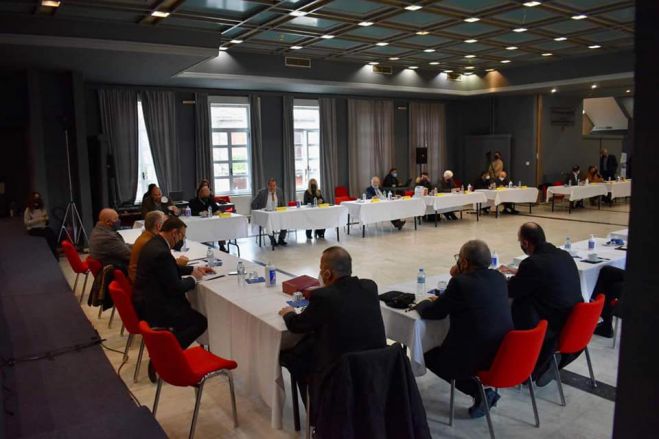&Alpha;&pi;ά&nu;&tau;&eta;&sigma;&eta; &Omicron;&iota;&kappa;&omicron;&nu;ό&mu;&omicron;&upsilon; &sigma;&tau;&eta;&nu; &pi;&alpha;&rho;ά&tau;&alpha;&xi;&eta; &Tau;&alpha;&tau;&omicron;ύ&lambda;&eta;: "&Epsilon;&lambda;&lambda;&iota;&pi;ή&sigmaf; &kappa;&alpha;&iota; &alpha;&nu;&upsilon;&pi;ό&sigma;&tau;&alpha;&tau;&eta; &eta; έ&nu;&tau;&alpha;&sigma;&eta; &epsilon;&nu;&alpha;&nu;&tau;ί&omicron;&nu; &tau;&eta;&sigmaf; &epsilon;&kappa;&lambda;&omicron;&gamma;ή&sigmaf; &mu;&omicron;&upsilon;"