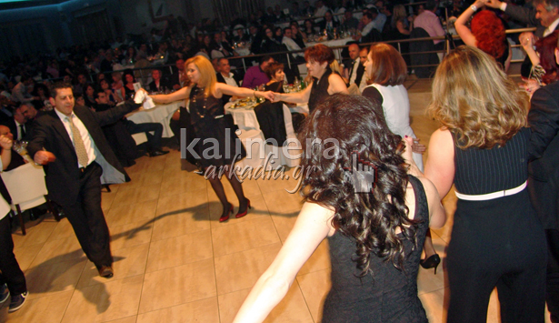 Ξεφάντωμα με Κούκα και Αλκαίου στο γλέντι του Επιμελητηρίου (vd)!