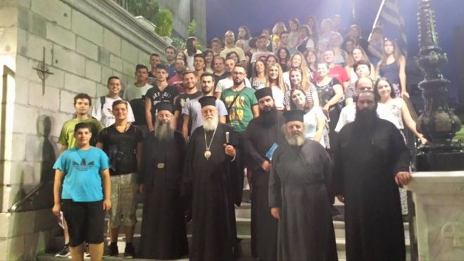 &Omicron;&mu;ά&delta;&alpha; &pi;&rho;&omicron;&sigma;&kappa;&upsilon;&nu;&eta;&tau;ώ&nu; &alpha;&pi;ό &tau;&eta; &Chi;&alpha;&lambda;&kappa;&iota;&delta;&iota;&kappa;ή &sigma;&tau;&eta;&nu; &Tau;&rho;ί&pi;&omicron;&lambda;&eta;! (&epsilon;&iota;&kappa;ό&nu;&epsilon;&sigmaf;)