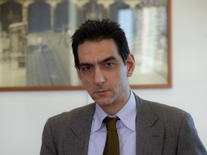&Tau;&eta;&nu; &Tau;&rho;ί&pi;&omicron;&lambda;&eta; &theta;&alpha; &epsilon;&pi;&iota;&sigma;&kappa;&epsilon;&phi;&theta;&epsilon;ί &omicron; &Pi;&rho;ό&epsilon;&delta;&rho;&omicron;&sigmaf; &tau;&omicron;&upsilon; &Omicron;&Sigma;&Epsilon;