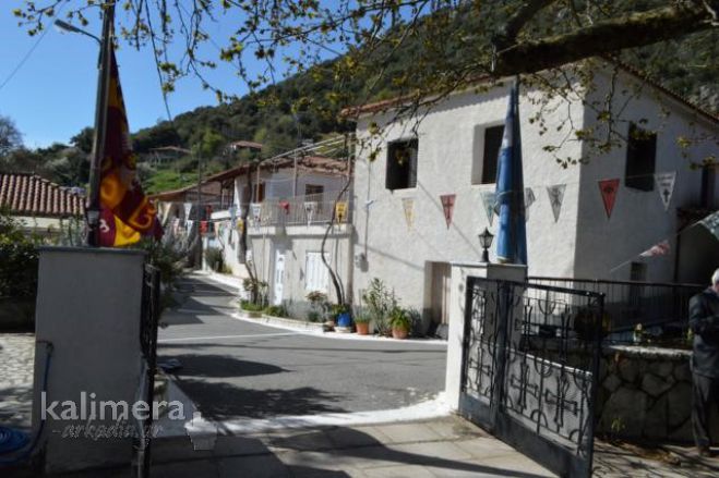 &Sigma;&alpha;&nu; &sigma;ή&mu;&epsilon;&rho;&alpha; &tau;&omicron; 1821 | &Sigma;&tau;&omicron; &chi;&omega;&rho;&iota;ό &Pi;ά&pi;&alpha;&rho;&iota; &Alpha;&rho;&kappa;&alpha;&delta;ί&alpha;&sigmaf; &sigma;&upsilon;&gamma;&kappa;&rho;&omicron;&tau;ή&theta;&eta;&kappa;&epsilon; &tau;&omicron; 1&omicron; &Epsilon;&lambda;&lambda;&eta;&nu;&iota;&kappa;ό &Sigma;&tau;&rho;&alpha;&tau;ό&pi;&epsilon;&delta;&omicron; &alpha;&pi;ό &tau;&omicron;&nu; &Pi;&omicron;&lambda;έ&mu;&alpha;&rho;&chi;&omicron; &Kappa;&omicron;&lambda;&omicron;&kappa;&omicron;&tau;&rho;ώ&nu;&eta;!