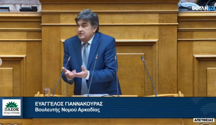&Gamma;&iota;&alpha; &tau;&eta; &Mu;&epsilon;&gamma;&alpha;&lambda;ό&pi;&omicron;&lambda;&eta; &eta; &pi;&rho;ώ&tau;&eta; &omicron;&mu;&iota;&lambda;ί&alpha; &Gamma;&iota;&alpha;&nu;&nu;&alpha;&kappa;&omicron;ύ&rho;&alpha; &sigma;&tau;&eta; &Beta;&omicron;&upsilon;&lambda;ή: "&Alpha;&pi;&omicron;&kappa;&alpha;&rho;&delta;&iota;&omega;&tau;&iota;&kappa;ή &eta; &epsilon;&iota;&kappa;ό&nu;&alpha; &tau;&eta;&sigmaf; &pi;&epsilon;&rho;&iota;&omicron;&chi;ή&sigmaf; . &Mu;έ&chi;&rho;&iota; &sigma;ή&mu;&epsilon;&rho;&alpha; &delta;&epsilon;&nu; έ&chi;&omicron;&upsilon;&mu;&epsilon; &pi;&alpha;&rho;ά έ&nu;&alpha; &mu;&epsilon;&gamma;ά&lambda;&omicron; &mu;&eta;&delta;έ&nu;" (vd)