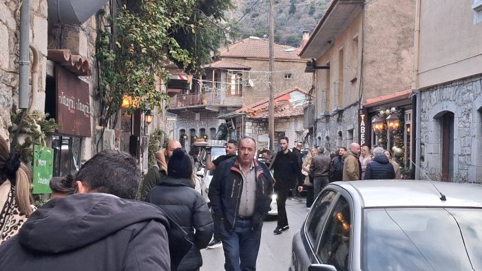 &Gamma;&iota;&omicron;&rho;&tau;&iota;&nu;ή &pi;&lambda;&eta;&rho;ό&tau;&eta;&tau;&alpha; &kappa;&alpha;&iota; &alpha;&iota;&sigma;&iota;&omicron;&delta;&omicron;&xi;ί&alpha; &sigma;&tau;&alpha; &Lambda;&alpha;&gamma;&kappa;ά&delta;&iota;&alpha; (&epsilon;&iota;&kappa;ό&nu;&epsilon;&sigmaf;)