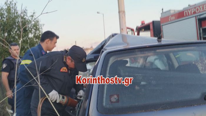 Σοβαρό τροχαίο στην Επαρχιακή οδό &quot;Κορίνθου – Εξαμιλίων&quot; – ΙΧ “καρφώθηκε” σε κολόνα (vd)