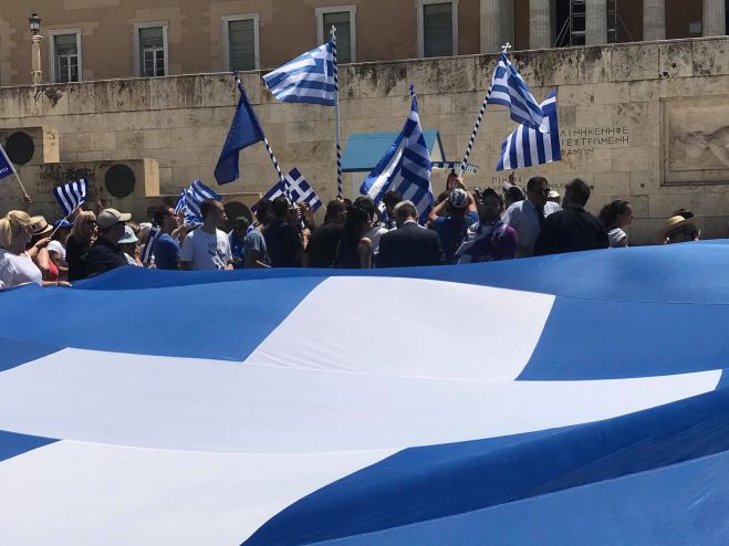 Δείτε Live το συλλαλητήριο στο Σύνταγμα για τη Μακεδονία! (vd)